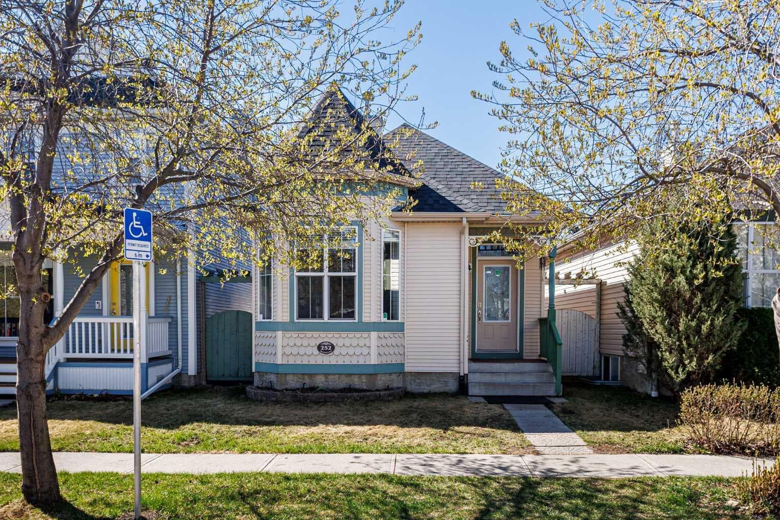 Detached in McKenzie Towne