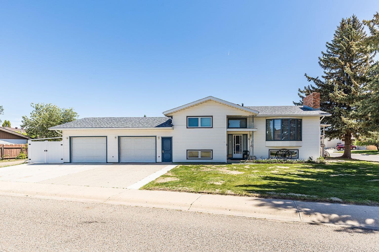 Detached in Ross Glen